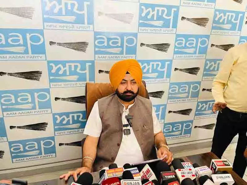 Ludhiana: राजस्व अधिकारियों से मंत्री ने कहा, कार्यालय में आएं या नोटिस का सामना करें Ludhiana: राजस्व अधिकारियों से मंत्री ने कहा, कार्यालय में आएं या नोटिस का सामना करें