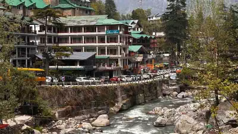 Kullu पुलिस ने पर्यटकों की भीड़ और यातायात की समस्या से निपटने के लिए अधिक कर्मियों की मांग की Kullu पुलिस ने पर्यटकों की भीड़ और यातायात की समस्या से निपटने के लिए अधिक कर्मियों की मांग की