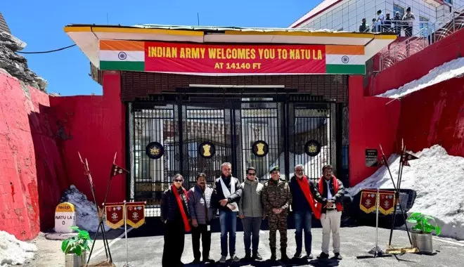 Sikkim के सांसद संसदीय समिति के साथ नाथू ला सीमा के दौरे पर गए Sikkim के सांसद संसदीय समिति के साथ नाथू ला सीमा के दौरे पर गए