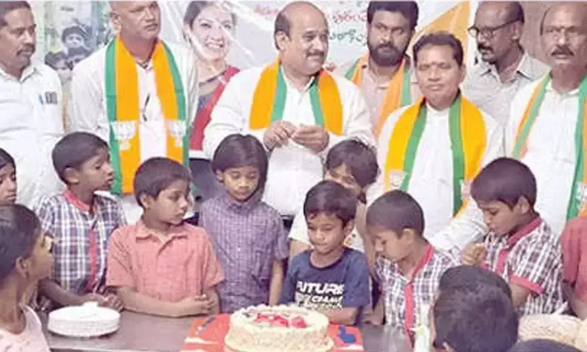 Andhra: पुरंदेश्वरी का जन्मदिन मनाया गया Andhra: पुरंदेश्वरी का जन्मदिन मनाया गया