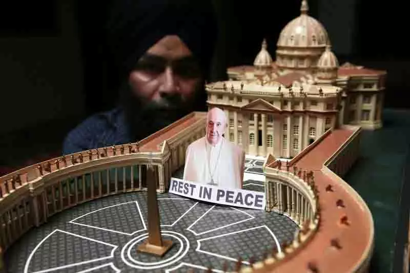 Amritsar में ईसाइयों ने पोप के निधन पर शोक जताया Amritsar में ईसाइयों ने पोप के निधन पर शोक जताया