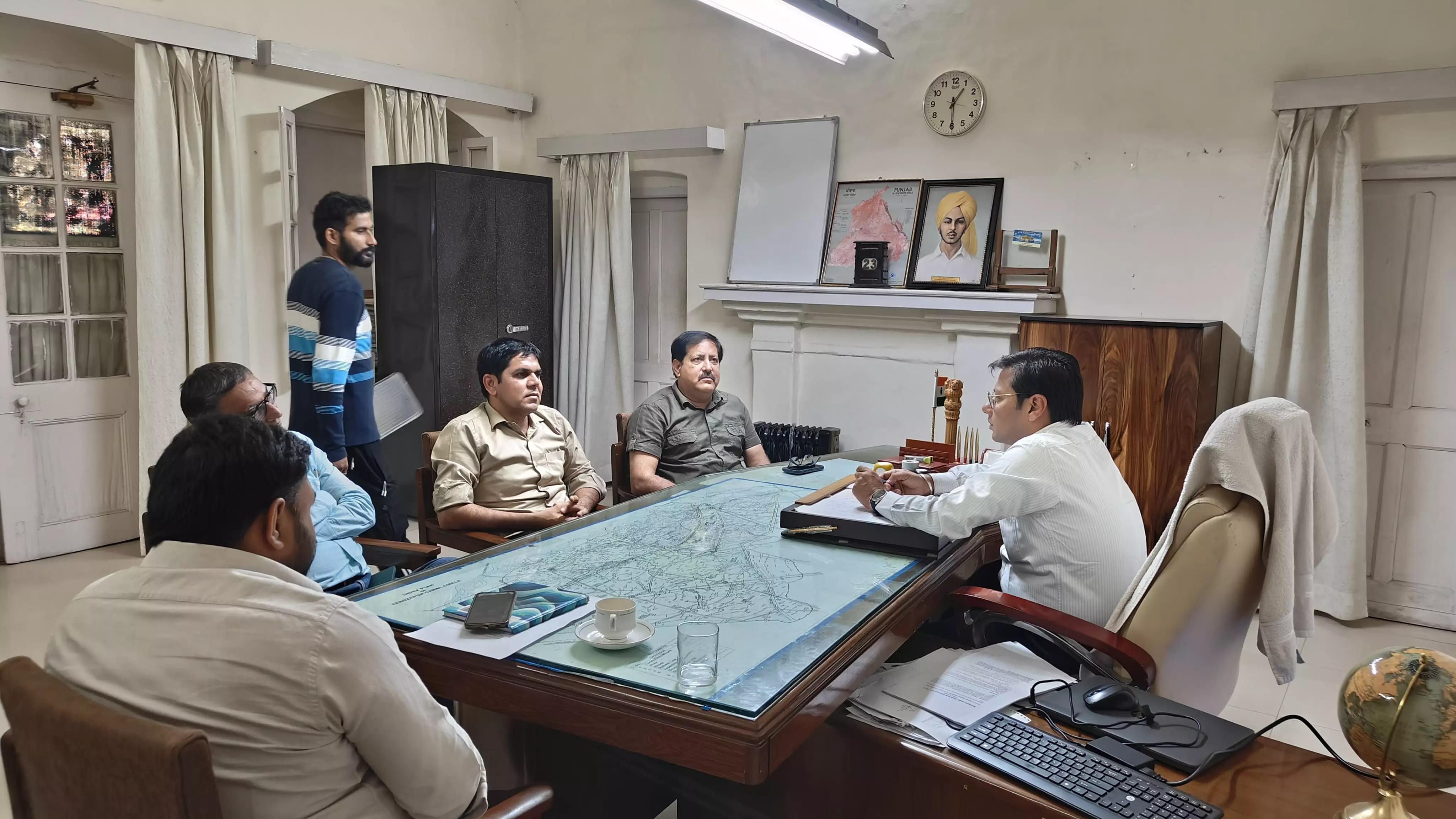 Ganganagar: संशोधित समाचार जिला कलक्टर के निर्देश पर अधिकारी पहुंचे फिरोजपुर Ganganagar: संशोधित समाचार जिला कलक्टर के निर्देश पर अधिकारी पहुंचे फिरोजपुर