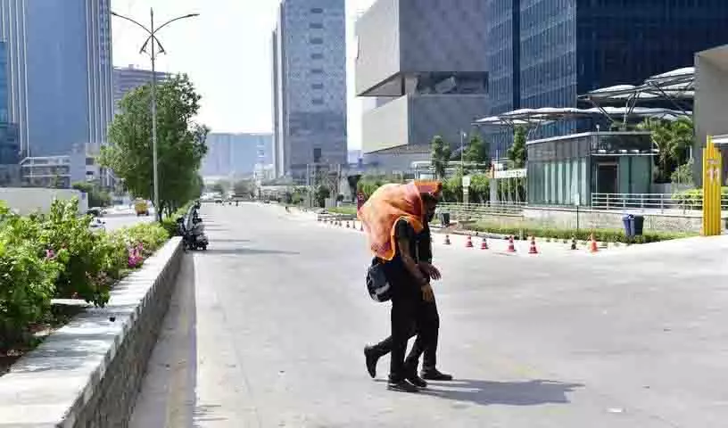 IMD-हैदराबाद ने राज्य के कुछ हिस्सों के लिए ‘रेड अलर्ट’ जारी किया IMD-हैदराबाद ने राज्य के कुछ हिस्सों के लिए ‘रेड अलर्ट’ जारी किया