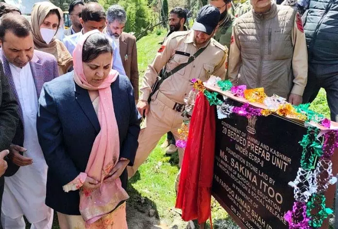 सकीना ने SDH तंगमर्ग में डायलिसिस सेंटर का उद्घाटन किया सकीना ने SDH तंगमर्ग में डायलिसिस सेंटर का उद्घाटन किया