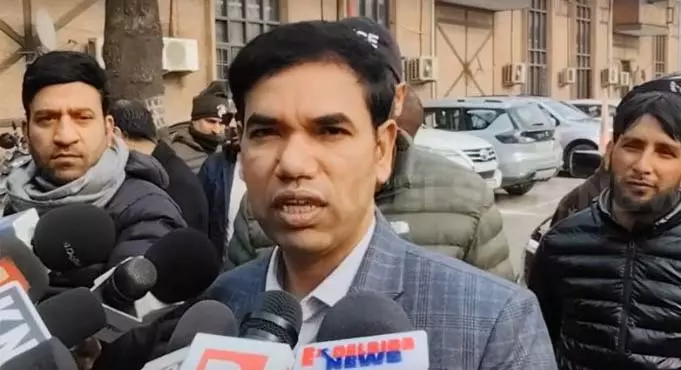 कश्मीर में आवश्यक आपूर्ति को लेकर घबराने की जरूरत नहीं: Div Comm कश्मीर में आवश्यक आपूर्ति को लेकर घबराने की जरूरत नहीं: Div Comm