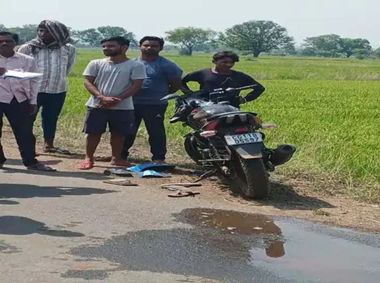 CG: दो बाइकों की सामने-सामने टक्कर, CAF जवान की दर्दनाक मौत CG: दो बाइकों की सामने-सामने टक्कर, CAF जवान की दर्दनाक मौत