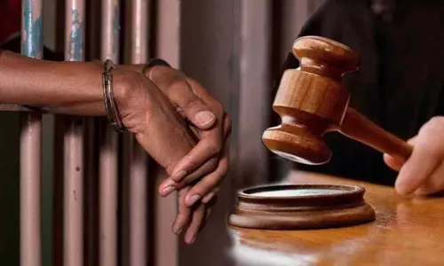 नपुंसक कहने वाले की हत्या करने वालों को मिली जमानत, HC ने रखी शर्त नपुंसक कहने वाले की हत्या करने वालों को मिली जमानत, HC ने रखी शर्त