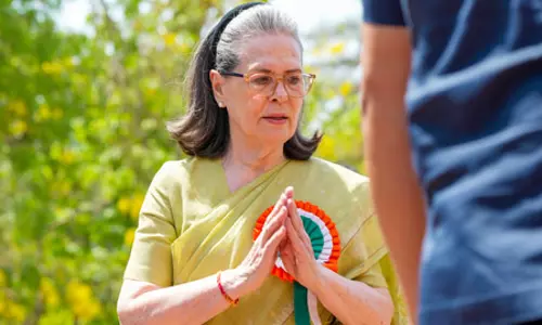 पहलगाम हमले पर सोनिया गांधी ने जताया दुख, कहा- पूरा देश आतंक के खिलाफ एकजुट पहलगाम हमले पर सोनिया गांधी ने जताया दुख, कहा- पूरा देश आतंक के खिलाफ एकजुट
