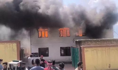 Jammu-Kashmir:गर्ल्स हॉस्टल में लगी भीषण आग