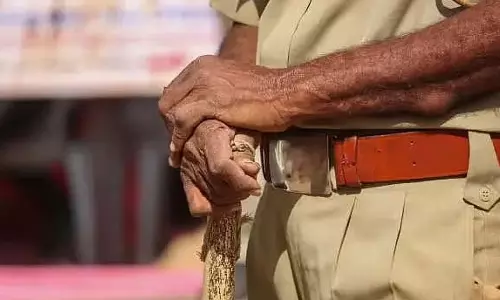पहलगाम में आतंकी हमले के बाद मुंबई पुलिस ने सुरक्षा बढ़ा दी, शहर में हाई अलर्ट पहलगाम में आतंकी हमले के बाद मुंबई पुलिस ने सुरक्षा बढ़ा दी, शहर में हाई अलर्ट