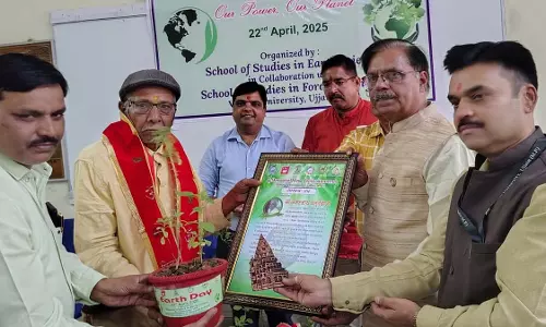 विश्व पृथ्वी दिवस पर उज्जैन में संगोष्ठी, प्रदर्शनी, वृक्ष प्रेमियों का सम्मान
