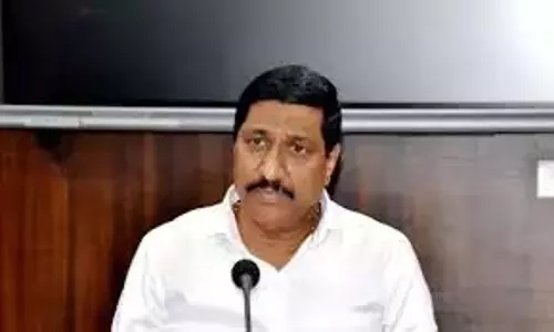 आंध्र के मंत्री ने 21 लाभार्थियों को CMRF वितरित किया