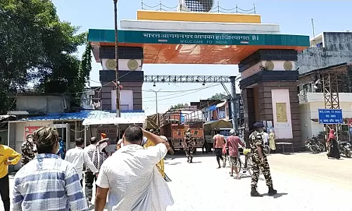 Maharajganj: आतंकी हमले के बाद भारत-नेपाल सीमा पर अलर्ट जारी Maharajganj: आतंकी हमले के बाद भारत-नेपाल सीमा पर अलर्ट जारी