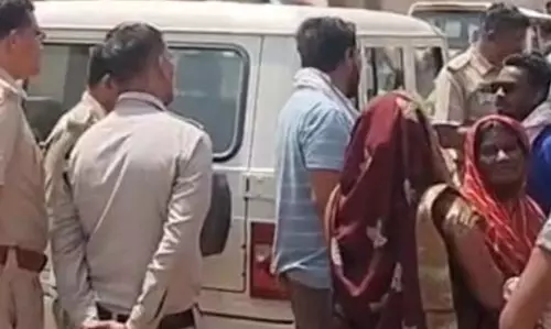 पुलिस टीम पर उग्र हुए ग्रामीण, अवैध शराब के खिलाफ छापेमारी करने पहुंचे थे आरक्षक