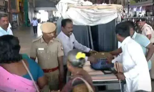 Kashmir आतंकी हमले के बाद चेन्नई सेंट्रल में सुरक्षा बढ़ा दी गई Kashmir आतंकी हमले के बाद चेन्नई सेंट्रल में सुरक्षा बढ़ा दी गई
