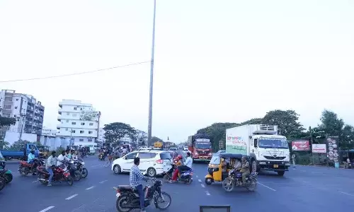 NHAI द्वारा वाहनों के लिए अंडरपास निर्माण कार्य में देरी के खिलाफ विरोध प्रदर्शन