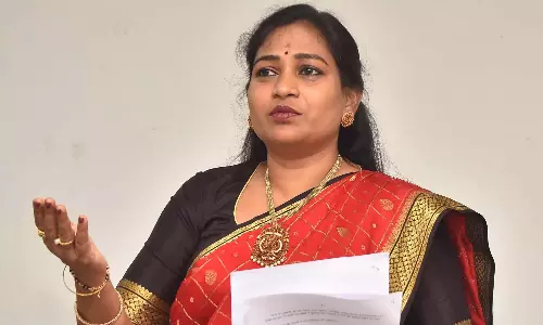 AP: मंत्री अनिता अग्निशमन अधिकारियों के कामकाज से खुश नहीं AP: मंत्री अनिता अग्निशमन अधिकारियों के कामकाज से खुश नहीं