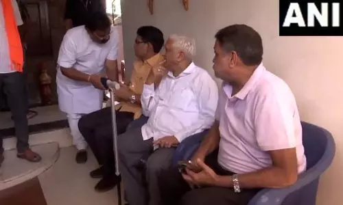 मंत्री टंक राम वर्मा पहलगाम आतंकी हमले में मारे गए व्यवसायी दिनेश मिरानिया के परिवार से मिले