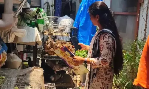 मेनका गांधी के फोन के बाद करीमनगर पेट शॉप पर FIR मेनका गांधी के फोन के बाद करीमनगर पेट शॉप पर FIR