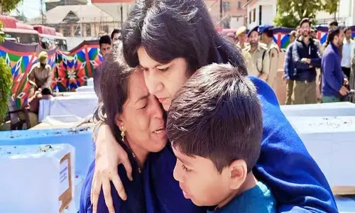 भुवनेश्वर सांसद अपराजिता सारंगी ने पहलगाम आतंकी हमले में मारे गए बालासोर के व्यक्ति के परिवार को संवेदना व्यक्त की भुवनेश्वर सांसद अपराजिता सारंगी ने पहलगाम आतंकी हमले में मारे गए बालासोर के व्यक्ति के परिवार को संवेदना व्यक्त की