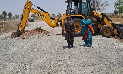 रायपुर : तहसीलदार ने अवैध प्लॉटिंग के खिलाफ कार्रवाई की रायपुर : तहसीलदार ने अवैध प्लॉटिंग के खिलाफ कार्रवाई की