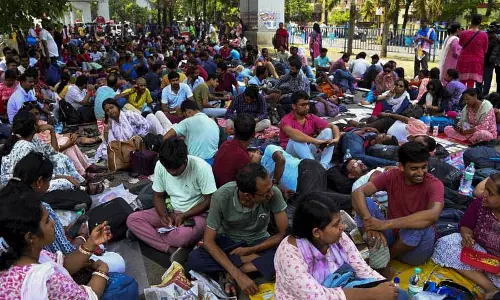 40 घंटे बाद प्रदर्शनकारी बेरोजगारों को SSC अध्यक्ष के कार्यालय से बाहर निकलने दिया गया