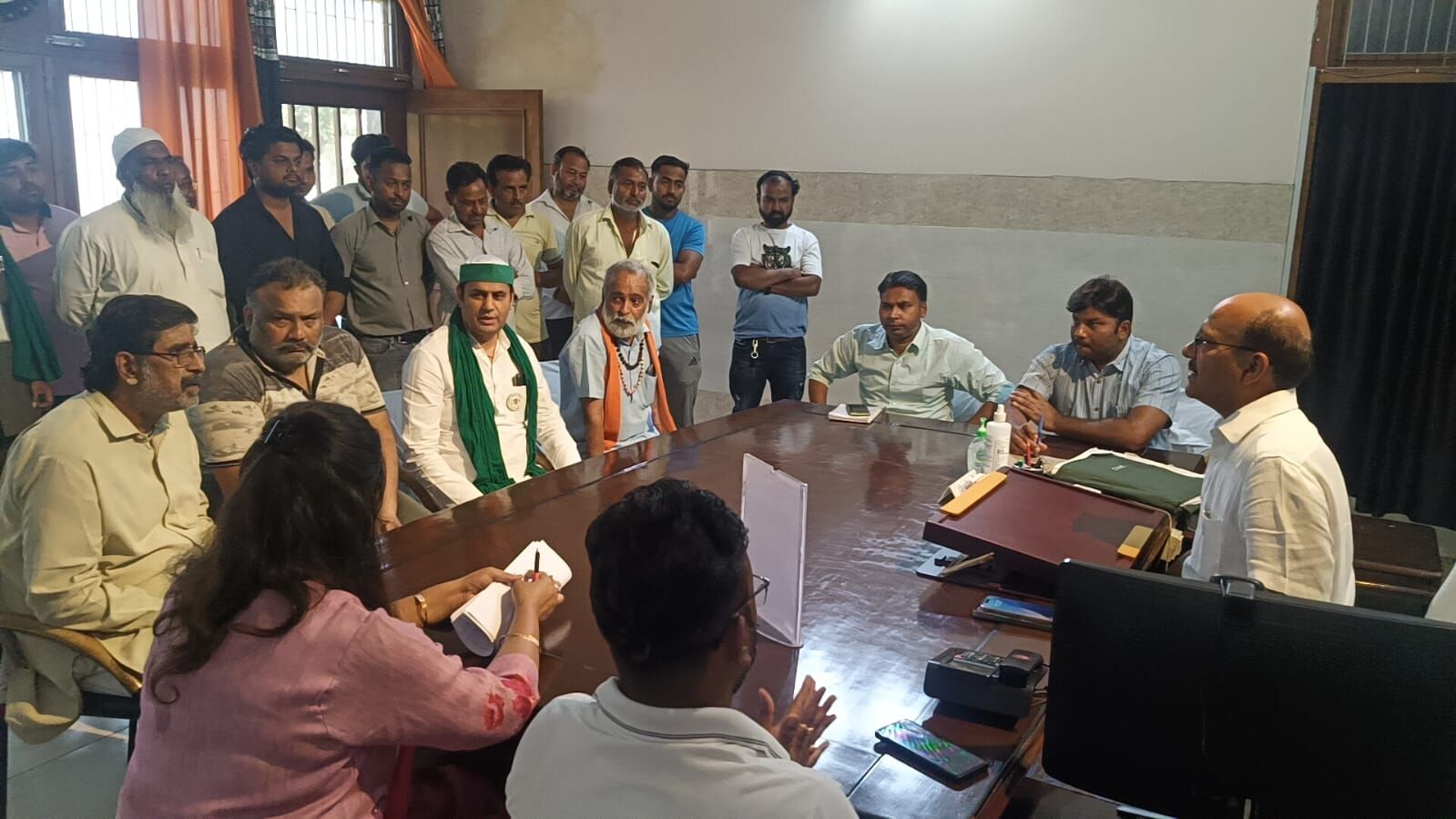 Muzaffarnagar: डीएम ने किया टाउनहाल में चाट बाजार की योजना से इंकार
