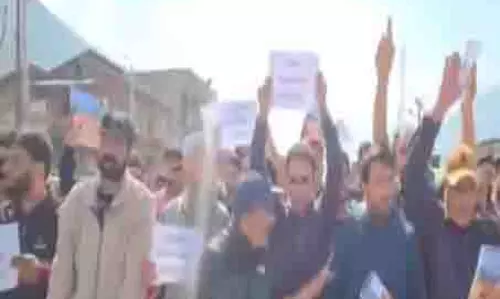 Ganderbal में पहलगाम आतंकी हमले की निंदा करते हुए विरोध प्रदर्शन