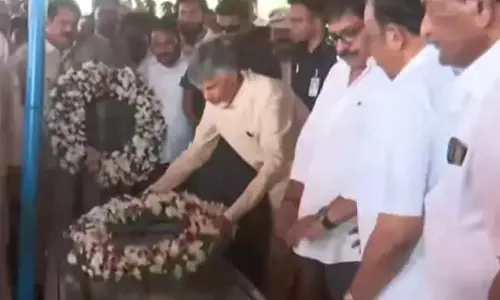 CM चंद्रबाबू ने वीरैया चौधरी को श्रद्धांजलि दी
