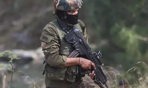 Uri में घुसपैठ की कोशिश नाकाम करते हुए सेना ने दो आतंकवादियों को मार गिराया Uri में घुसपैठ की कोशिश नाकाम करते हुए सेना ने दो आतंकवादियों को मार गिराया