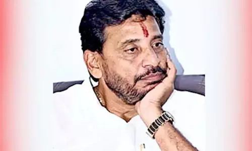 Andhra : वाईएसआरसीपी ने एमएलसी दुव्वाडा श्रीनिवास को निलंबित कर दिया