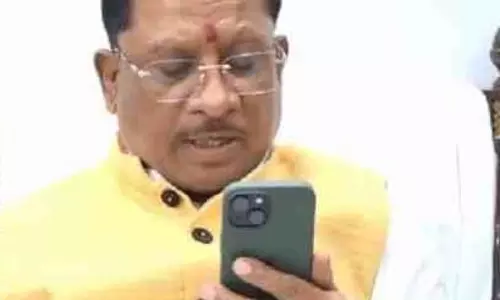 CM साय ने दिनेश की पत्नी से फोन पर बात की CM साय ने दिनेश की पत्नी से फोन पर बात की