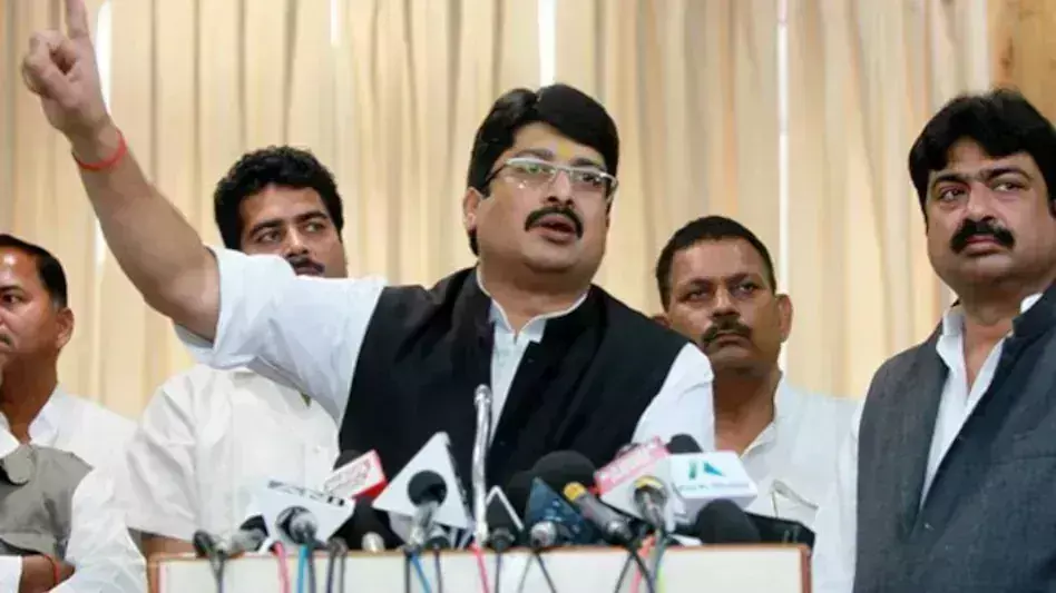 Lucknow: राजा भैया कश्मीर पहलगाम हमले को लेकर भड़के Lucknow: राजा भैया कश्मीर पहलगाम हमले को लेकर भड़के