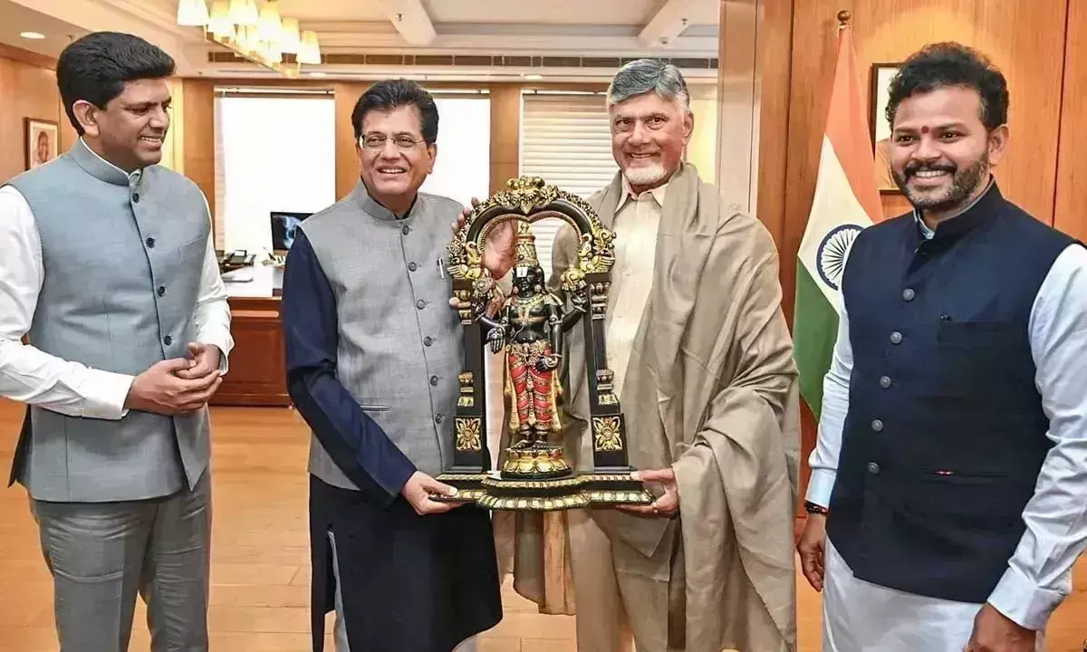 Naidu ने केंद्रीय मंत्रियों से मुलाकात की, प्रमुख परियोजनाओं के लिए केंद्रीय सहायता मांगी