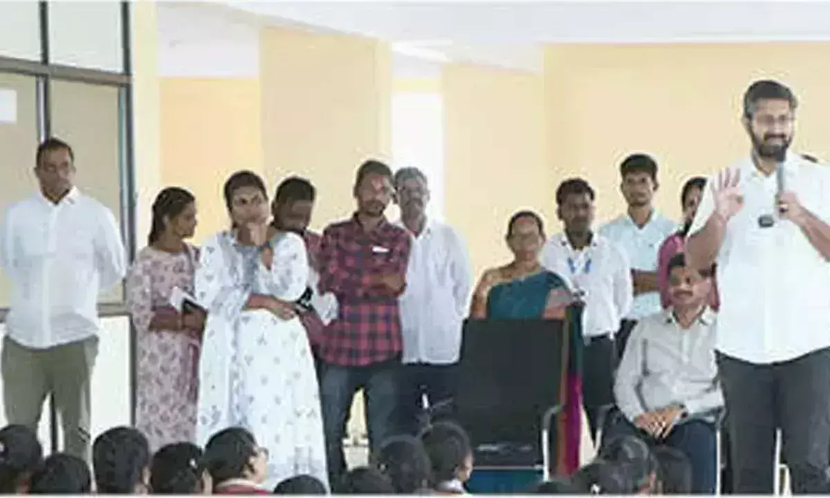 Andhra: सांसद ने सीडैप केंद्र का किया औचक निरीक्षण Andhra: सांसद ने सीडैप केंद्र का किया औचक निरीक्षण