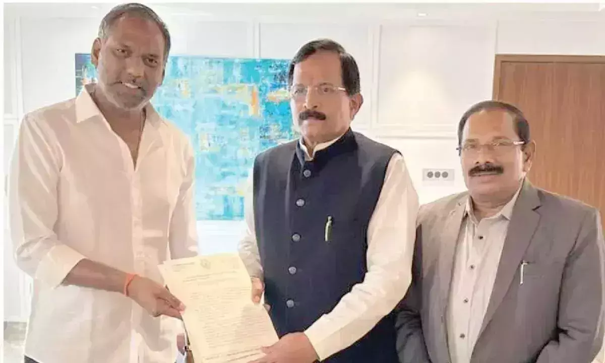 Energy Minister गोट्टीपति ने आंध्र प्रदेश की योजनाओं के लिए केंद्र से सहयोग मांगा Energy Minister गोट्टीपति ने आंध्र प्रदेश की योजनाओं के लिए केंद्र से सहयोग मांगा