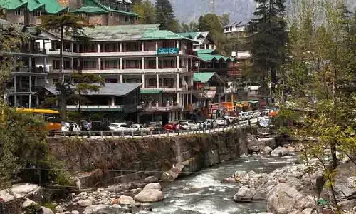 Kullu पुलिस ने पर्यटकों की भीड़ और यातायात की समस्या से निपटने के लिए अधिक कर्मियों की मांग की