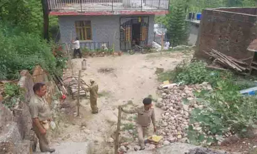 वन विभाग ने अतिक्रमणकारियों को हटाया, Palampur के पास जमीन वापस ली