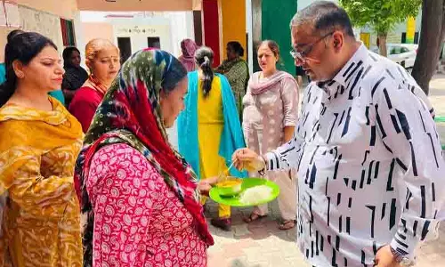 Amritsar: राज्य खाद्य आयोग के अधिकारियों ने मध्याह्न भोजन की गुणवत्ता की समीक्षा की Amritsar: राज्य खाद्य आयोग के अधिकारियों ने मध्याह्न भोजन की गुणवत्ता की समीक्षा की