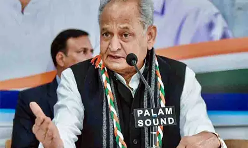 सोनिया, राहुल के खिलाफ आरोपपत्र राजनीतिक षड्यंत्र है: Gehlot