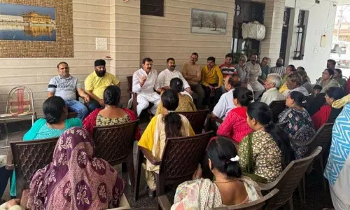 Arvind ने वार्ड 31 का व्यापक दौरा किया, लोगों की शिकायतों का जायजा लिया Arvind ने वार्ड 31 का व्यापक दौरा किया, लोगों की शिकायतों का जायजा लिया