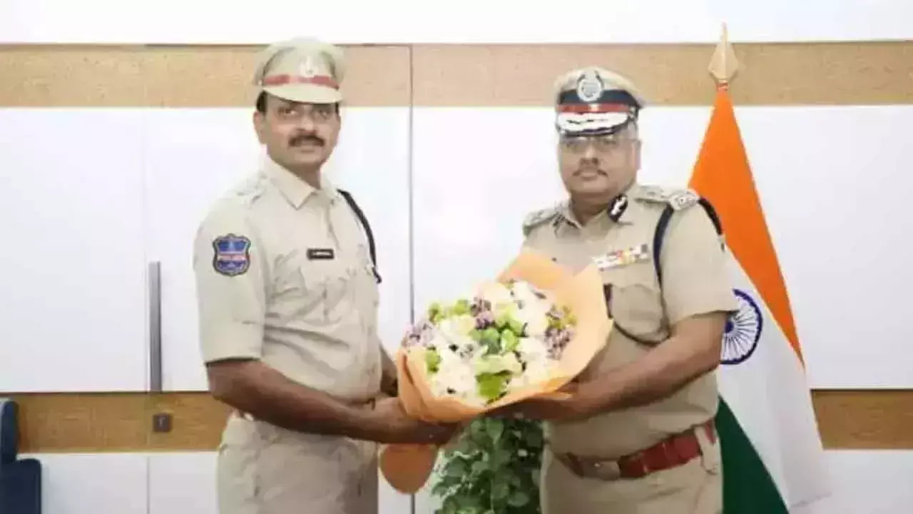 DGP ने DSP ए वेणुगोपाल को उनके बेटे के एआईआर 225 आने पर बधाई दी