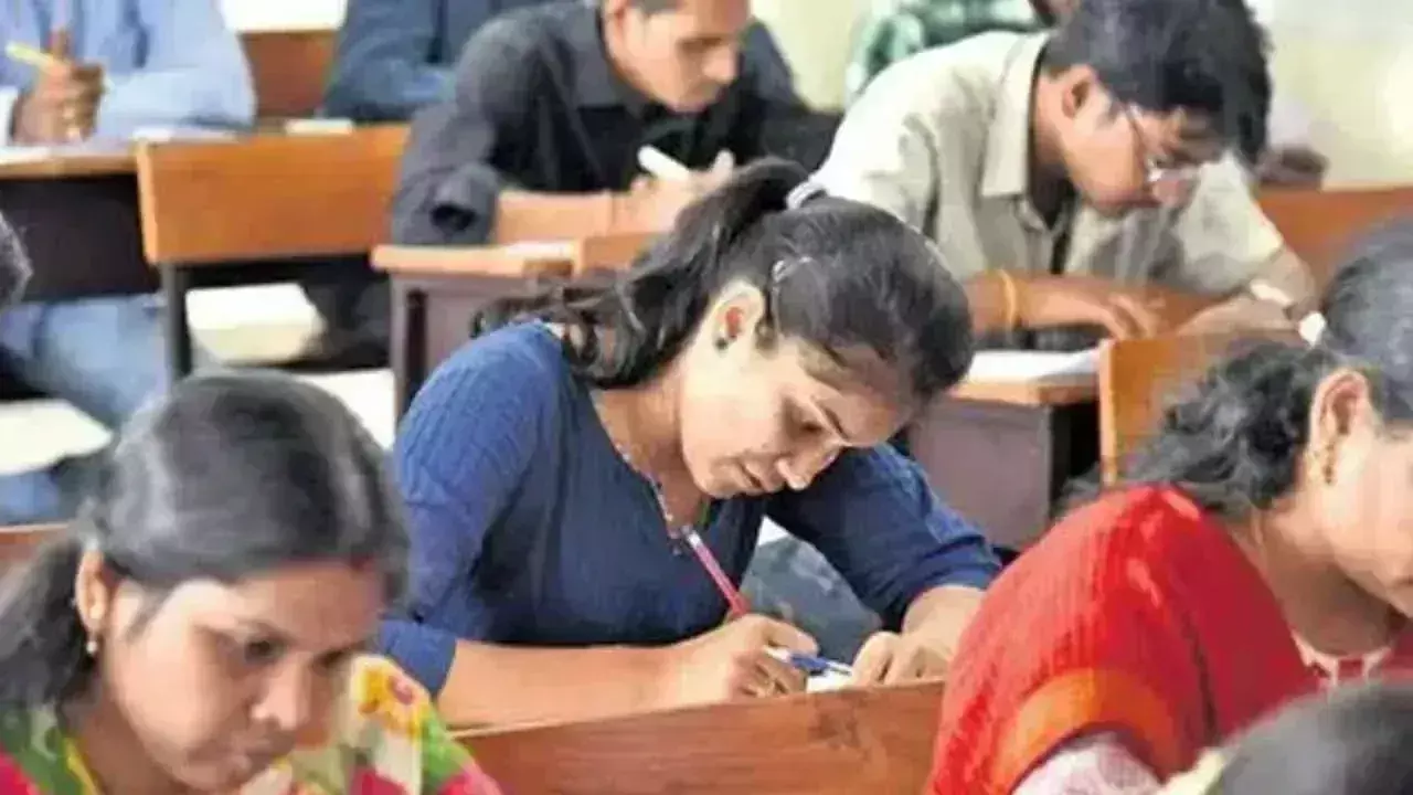 Telangana: कला और वाणिज्य के छात्रों के लिए आंतरिक मूल्यांकन प्रस्तावित Telangana: कला और वाणिज्य के छात्रों के लिए आंतरिक मूल्यांकन प्रस्तावित