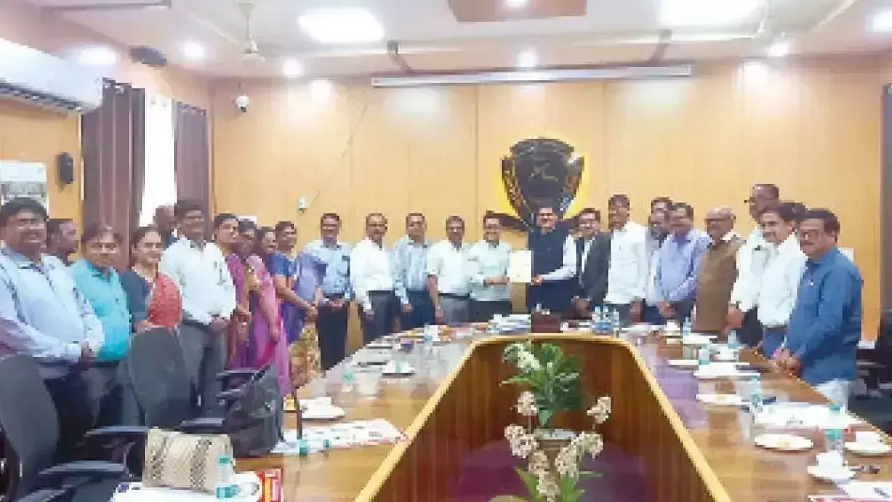 Telangana: उस्मानिया आर्ट्स कॉलेज की इमारत वास्तुकला के चमत्कारों की सूची में शामिल हुई Telangana: उस्मानिया आर्ट्स कॉलेज की इमारत वास्तुकला के चमत्कारों की सूची में शामिल हुई