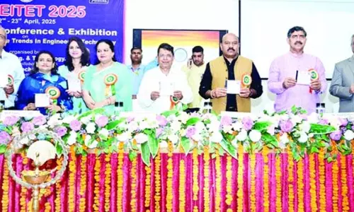 उपमुख्यमंत्री ने GCET में EEITET पर राष्ट्रीय सम्मेलन को संबोधित किया उपमुख्यमंत्री ने GCET में EEITET पर राष्ट्रीय सम्मेलन को संबोधित किया