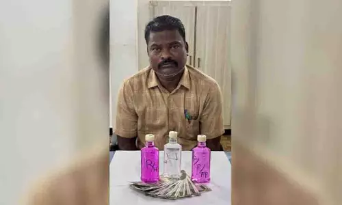 Telangana ACB ने सहायक अभियंता को 10,000 रुपये की रिश्वत लेते हुए गिरफ्तार Telangana ACB ने सहायक अभियंता को 10,000 रुपये की रिश्वत लेते हुए गिरफ्तार