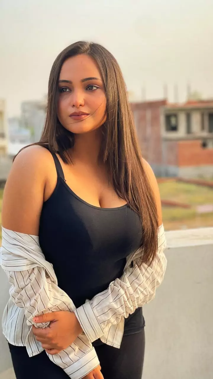 आलिया नाज की हॉट लुक ने इंटरनेट पर लगाई आग