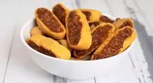 Bhakarwadi Recipe: घर पर बनाएं गुजरात की खास भाकरवड़ी Bhakarwadi Recipe: घर पर बनाएं गुजरात की खास भाकरवड़ी