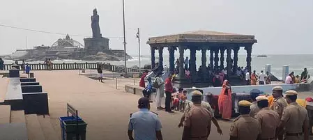 पहलगाम हमले के बाद कन्याकुमारी में सुरक्षा कड़ी, पर्यटकों की सुरक्षा सुनिश्चित करने के लिए व्यापक इंतजाम पहलगाम हमले के बाद कन्याकुमारी में सुरक्षा कड़ी, पर्यटकों की सुरक्षा सुनिश्चित करने के लिए व्यापक इंतजाम