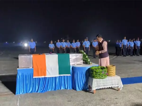 भारतीय वायुसेना के कॉर्पोरल का पार्थिव शरीर Guwahati Airport पहुंचा भारतीय वायुसेना के कॉर्पोरल का पार्थिव शरीर Guwahati Airport पहुंचा